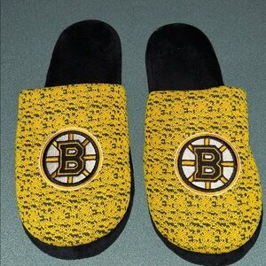 Boston Bruins Yellow and Black Slippers NWOT
